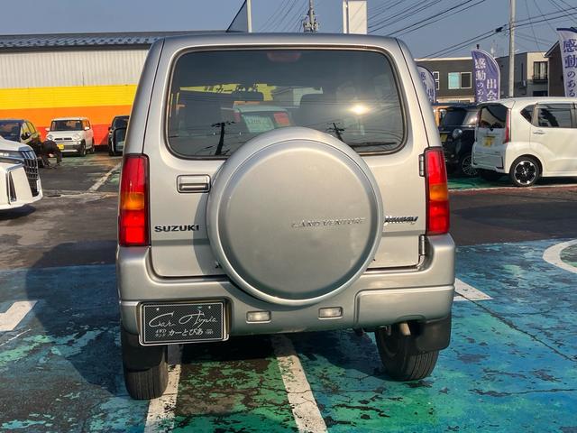 ジムニー ランドベンチャー　４ＷＤ　５速マニュアル　オプションカラー　特別仕様車　ハーフレザーシート　フルセグナビ　シートヒーター　ミラーヒーター　背面タイヤハードカバー　純正１６インチアルミホイール　クロムメッキバンパーカバー（12枚目）