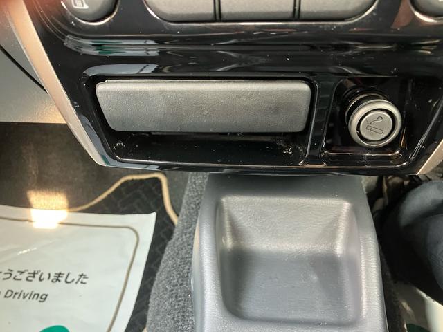 ジムニー ランドベンチャー　４ＷＤ　５速マニュアル　オプションカラー　特別仕様車　ハーフレザーシート　フルセグナビ　シートヒーター　ミラーヒーター　背面タイヤハードカバー　純正１６インチアルミホイール　クロムメッキバンパーカバー（25枚目）