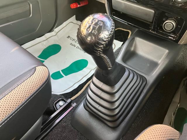 ジムニー ランドベンチャー　４ＷＤ　５速マニュアル　オプションカラー　特別仕様車　ハーフレザーシート　フルセグナビ　シートヒーター　ミラーヒーター　背面タイヤハードカバー　純正１６インチアルミホイール　クロムメッキバンパーカバー（26枚目）
