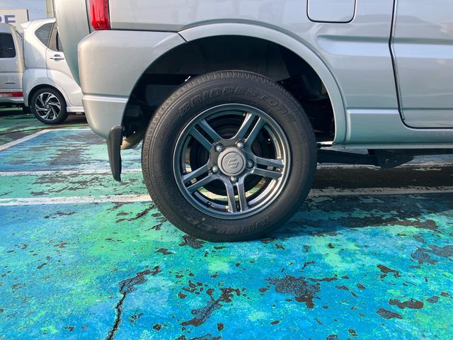 ジムニー ランドベンチャー　４ＷＤ　５速マニュアル　オプションカラー　特別仕様車　ハーフレザーシート　フルセグナビ　シートヒーター　ミラーヒーター　背面タイヤハードカバー　純正１６インチアルミホイール　クロムメッキバンパーカバー（55枚目）