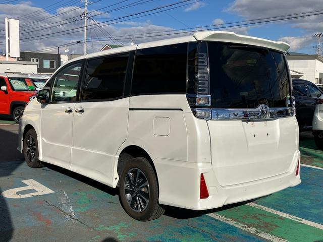 ヴォクシー ZS 煌II 4WD 8人乗り トヨタセーフティセンス 両側パワースライドドア LEDヘッドライト/フォグ オートハイビーム ナビ Bluetooth バックカメラ 純正16インチアルミ フロントワイパーデアイサー(3枚目)
