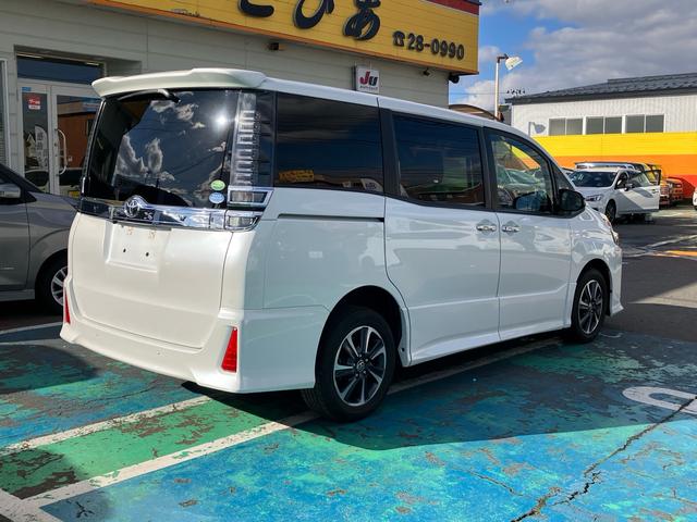 ヴォクシー ZS 煌II 4WD 8人乗り トヨタセーフティセンス 両側パワースライドドア LEDヘッドライト/フォグ オートハイビーム ナビ Bluetooth バックカメラ 純正16インチアルミ フロントワイパーデアイサー(4枚目)