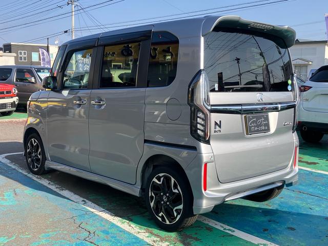 Ｎ－ＢＯＸカスタム Ｇ・ＥＸターボホンダセンシング　４ＷＤ　助手席スーパースライドシート　純正フルセグナビ　バックカメラ　両側パワースライドドア　ハーフレザーシート　パドルシフト　追従式クルーズコントロール　ＬＥＤヘッドライト　純正１５インチアルミ（8枚目）