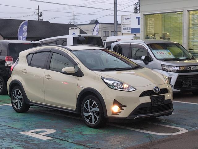 アクア クロスオーバー ハイブリッド ハーフレザーシート フルセグ対応純正ナビ Bluetooth バックカメラ ワイパーデアイサー ETC ステアリングスイッチ フォグ クリアランスソナー 先行車発進 オートハイビーム(3枚目)