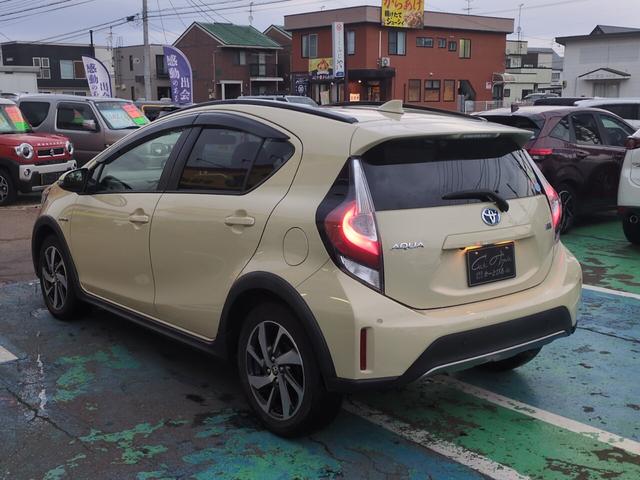 アクア クロスオーバー ハイブリッド ハーフレザーシート フルセグ対応純正ナビ Bluetooth バックカメラ ワイパーデアイサー ETC ステアリングスイッチ フォグ クリアランスソナー 先行車発進 オートハイビーム(7枚目)