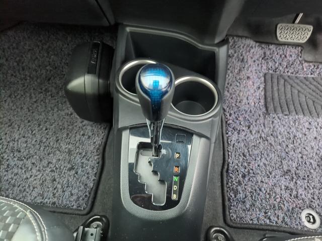 アクア クロスオーバー ハイブリッド ハーフレザーシート フルセグ対応純正ナビ Bluetooth バックカメラ ワイパーデアイサー ETC ステアリングスイッチ フォグ クリアランスソナー 先行車発進 オートハイビーム(17枚目)