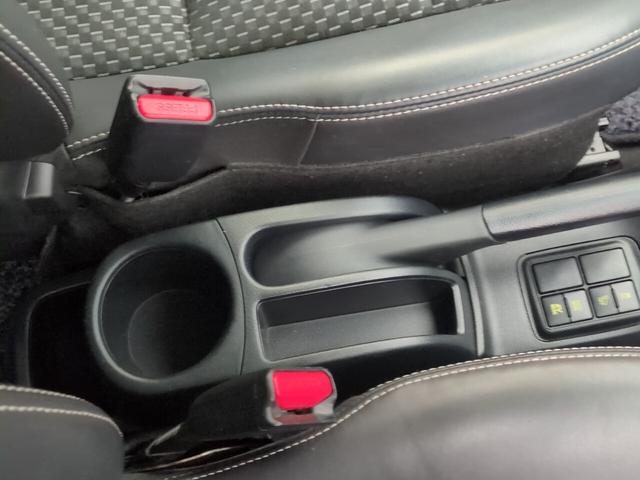 アクア クロスオーバー ハイブリッド ハーフレザーシート フルセグ対応純正ナビ Bluetooth バックカメラ ワイパーデアイサー ETC ステアリングスイッチ フォグ クリアランスソナー 先行車発進 オートハイビーム(19枚目)