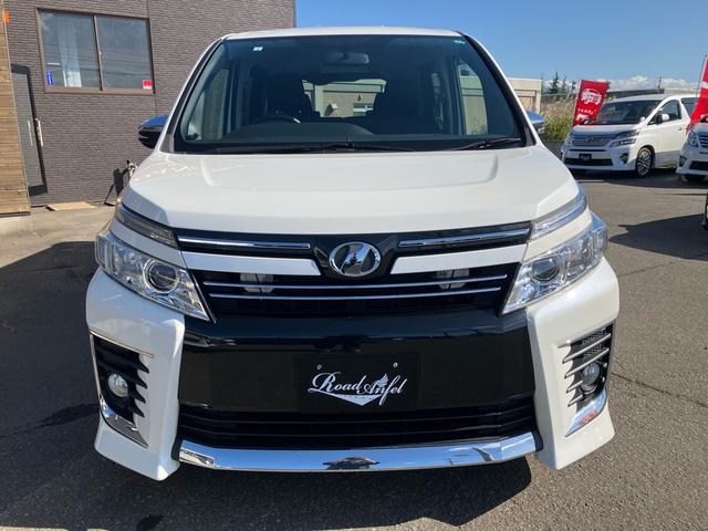 ヴォクシー ＺＳ　煌　４ＷＤ　エンジンスターター　Ｔコネクトナビ　リヤモニター　車高調　スマートキー＆プッシュスタート　Ｗエアコン　ＬＥＤヘッドライト　横滑り防止　アイドリングストップ（4枚目）