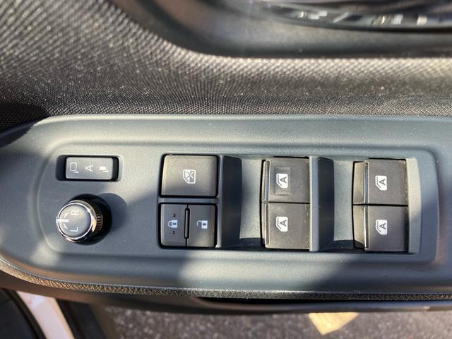 ヴォクシー ＺＳ　煌　４ＷＤ　エンジンスターター　Ｔコネクトナビ　リヤモニター　車高調　スマートキー＆プッシュスタート　Ｗエアコン　ＬＥＤヘッドライト　横滑り防止　アイドリングストップ（31枚目）