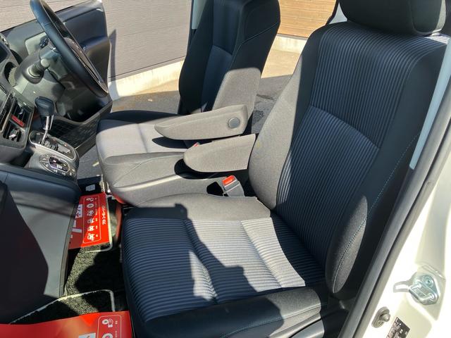 ヴォクシー ＺＳ　煌　４ＷＤ　エンジンスターター　Ｔコネクトナビ　リヤモニター　車高調　スマートキー＆プッシュスタート　Ｗエアコン　ＬＥＤヘッドライト　横滑り防止　アイドリングストップ（49枚目）