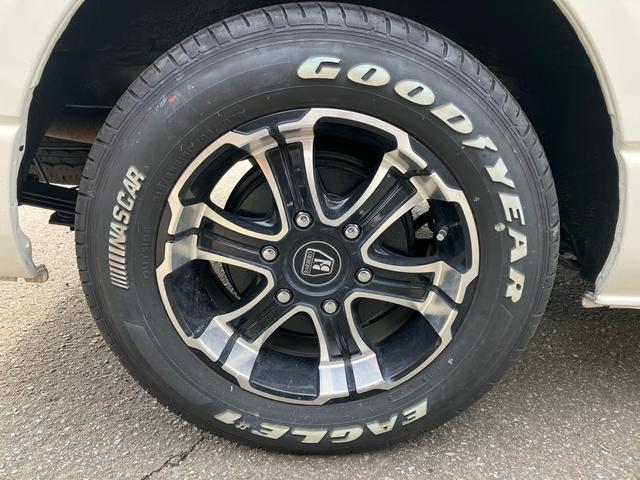 ハイエースバン ロングＤＸ　４ＷＤ　フロントスポイラー　３（６）人乗り　電動格納ドアミラー　キーレス　タイミングベルト交換済み　同色バンパー　ナビＴＶ　バックカメラ　ＥＴＣ　記録簿（11枚目）