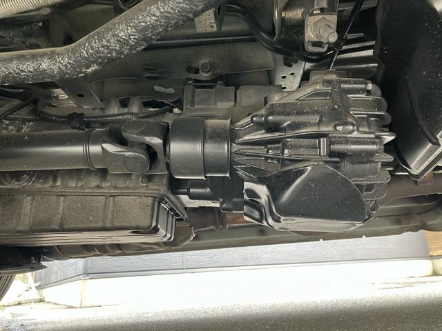 ハイエースバン ロングＤＸ　４ＷＤ　フロントスポイラー　３（６）人乗り　電動格納ドアミラー　キーレス　タイミングベルト交換済み　同色バンパー　ナビＴＶ　バックカメラ　ＥＴＣ　記録簿（17枚目）