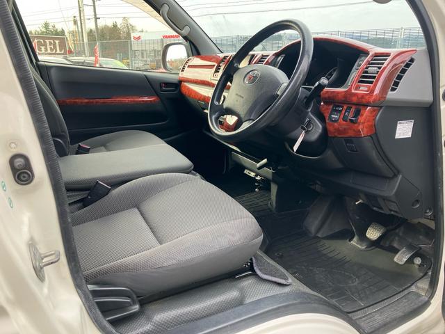 ハイエースバン ロングＤＸ　４ＷＤ　フロントスポイラー　３（６）人乗り　電動格納ドアミラー　キーレス　タイミングベルト交換済み　同色バンパー　ナビＴＶ　バックカメラ　ＥＴＣ　記録簿（20枚目）