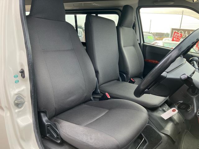 ハイエースバン ロングＤＸ　４ＷＤ　フロントスポイラー　３（６）人乗り　電動格納ドアミラー　キーレス　タイミングベルト交換済み　同色バンパー　ナビＴＶ　バックカメラ　ＥＴＣ　記録簿（21枚目）