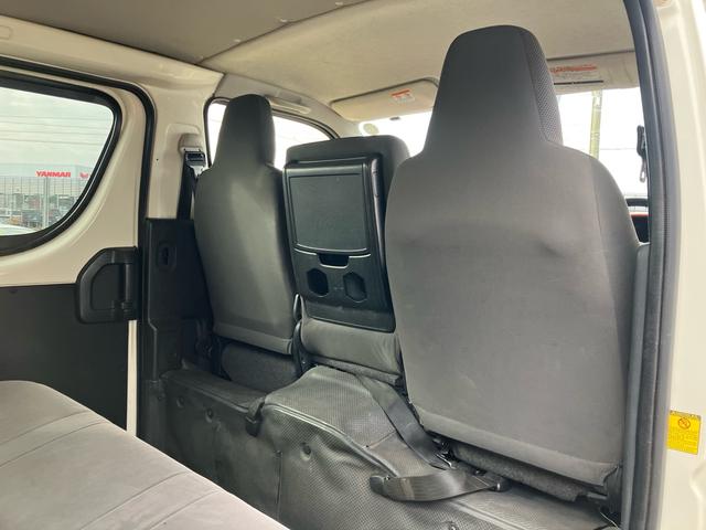 ハイエースバン ロングＤＸ　４ＷＤ　フロントスポイラー　３（６）人乗り　電動格納ドアミラー　キーレス　タイミングベルト交換済み　同色バンパー　ナビＴＶ　バックカメラ　ＥＴＣ　記録簿（27枚目）