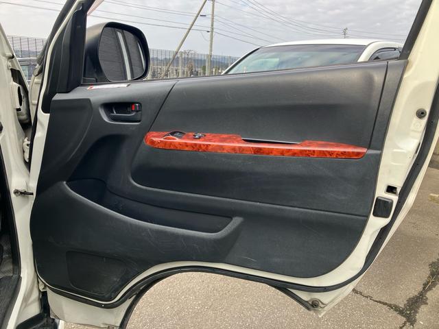 ハイエースバン ロングＤＸ　４ＷＤ　フロントスポイラー　３（６）人乗り　電動格納ドアミラー　キーレス　タイミングベルト交換済み　同色バンパー　ナビＴＶ　バックカメラ　ＥＴＣ　記録簿（29枚目）