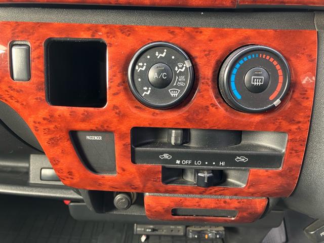 ハイエースバン ロングＤＸ　４ＷＤ　フロントスポイラー　３（６）人乗り　電動格納ドアミラー　キーレス　タイミングベルト交換済み　同色バンパー　ナビＴＶ　バックカメラ　ＥＴＣ　記録簿（38枚目）