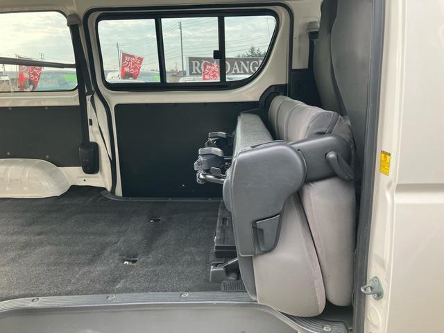 ハイエースバン ロングＤＸ　４ＷＤ　フロントスポイラー　３（６）人乗り　電動格納ドアミラー　キーレス　タイミングベルト交換済み　同色バンパー　ナビＴＶ　バックカメラ　ＥＴＣ　記録簿（45枚目）