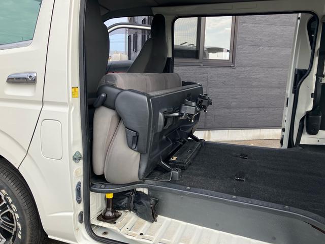 ハイエースバン ロングＤＸ　４ＷＤ　フロントスポイラー　３（６）人乗り　電動格納ドアミラー　キーレス　タイミングベルト交換済み　同色バンパー　ナビＴＶ　バックカメラ　ＥＴＣ　記録簿（47枚目）