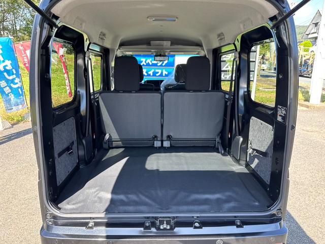 ハイゼットカーゴ クルーズターボ　４ＷＤ　ターボ　視界補助パック付き　デジタルスマートインナーミラー　バックカメラ　キーフリーシステム　パワーウィンドウ　両側イージークローザー　オーバーヘッドシェルフ　スマートアシスト　同色バンパー（13枚目）
