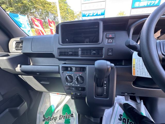 ハイゼットカーゴ クルーズターボ　４ＷＤ　ターボ　視界補助パック付き　デジタルスマートインナーミラー　バックカメラ　キーフリーシステム　パワーウィンドウ　両側イージークローザー　オーバーヘッドシェルフ　スマートアシスト　同色バンパー（16枚目）