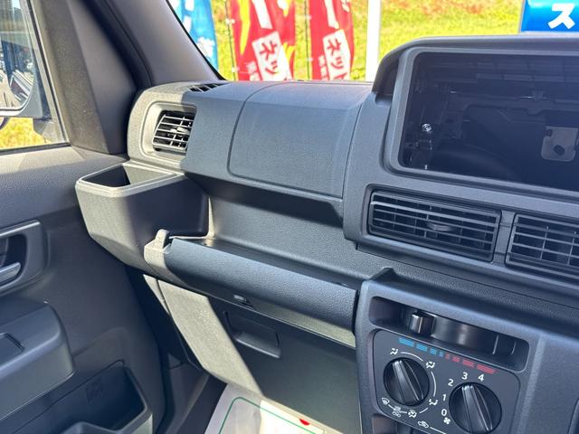 ハイゼットカーゴ クルーズターボ　４ＷＤ　ターボ　視界補助パック付き　デジタルスマートインナーミラー　バックカメラ　キーフリーシステム　パワーウィンドウ　両側イージークローザー　オーバーヘッドシェルフ　スマートアシスト　同色バンパー（20枚目）