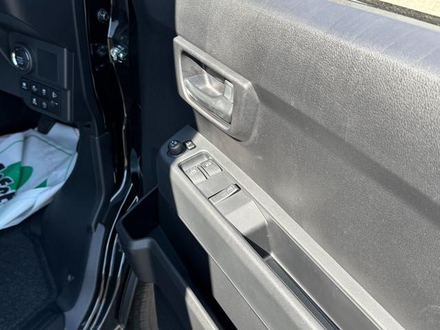 ハイゼットカーゴ クルーズターボ　４ＷＤ　ターボ　視界補助パック付き　デジタルスマートインナーミラー　バックカメラ　キーフリーシステム　パワーウィンドウ　両側イージークローザー　オーバーヘッドシェルフ　スマートアシスト　同色バンパー（22枚目）