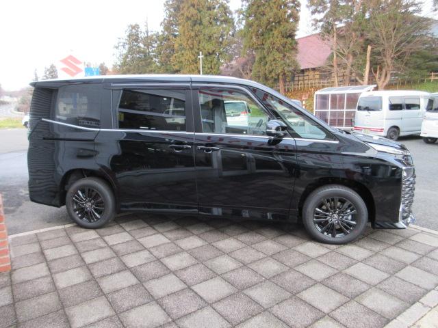 ヴォクシー ハイブリッドＳ－Ｚ　４ＷＤ　ＥＴＣ　全周囲カメラ　ナビ　ＴＶ　クリアランスソナー　オートクルーズコントロール　レーンアシスト　パークアシスト　衝突被害軽減システム　オートマチックハイビーム　ＬＥＤヘッドランプ（18枚目）