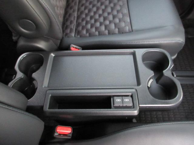 ヴォクシー ハイブリッドＳ－Ｚ　４ＷＤ　ＥＴＣ　全周囲カメラ　ナビ　ＴＶ　クリアランスソナー　オートクルーズコントロール　レーンアシスト　パークアシスト　衝突被害軽減システム　オートマチックハイビーム　ＬＥＤヘッドランプ（29枚目）