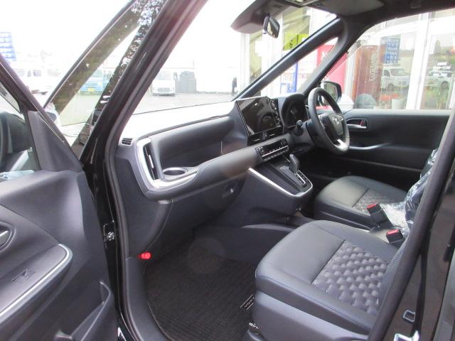 ヴォクシー ハイブリッドＳ－Ｚ　４ＷＤ　ＥＴＣ　全周囲カメラ　ナビ　ＴＶ　クリアランスソナー　オートクルーズコントロール　レーンアシスト　パークアシスト　衝突被害軽減システム　オートマチックハイビーム　ＬＥＤヘッドランプ（31枚目）