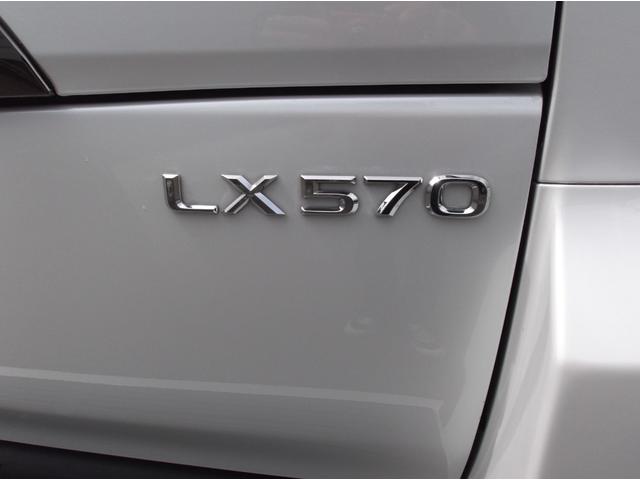 ＬＸ ＬＸ５７０ブラックシークエンス　４ＷＤ　純正ナビＴＶ　パノラミックビューモニター　プリクラッシュセーフティ　後席モニター　黒革シート　ＣＯＯＬＢＯＸ　サンルーフ　オートマチックハイビーム　３眼ＬＥＤヘッドライト　パワーバックドア（31枚目）