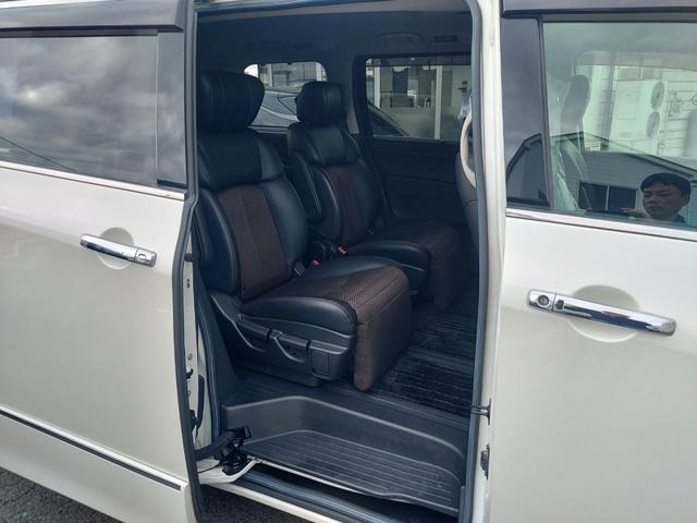 エルグランド 250ハイウェイスター 4WD ナビ TV アラウンドビュー フリップダウンモニター 両側パワースライドドア ETC ドライブレコーダー HIDライト インテリジェントキー(18枚目)