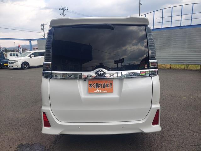 ヴォクシー ZS 煌III 4WD 純正9インチナビ TV バックカメラ フリップダウンモニター 両側パワースライドドア ビルトインETC 前後ドライブレコーダー スマートキー(2枚目)