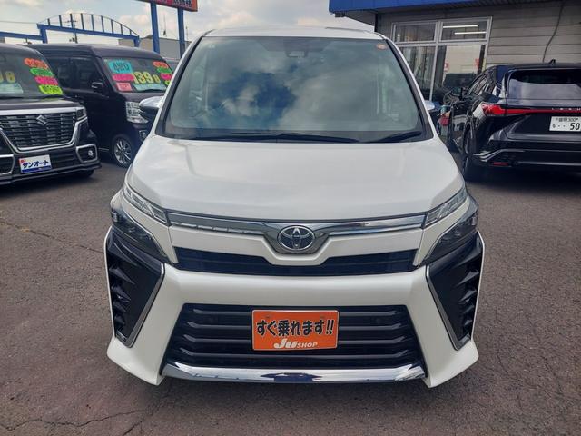 ヴォクシー ZS 煌III 4WD 純正9インチナビ TV バックカメラ フリップダウンモニター 両側パワースライドドア ビルトインETC 前後ドライブレコーダー スマートキー(3枚目)