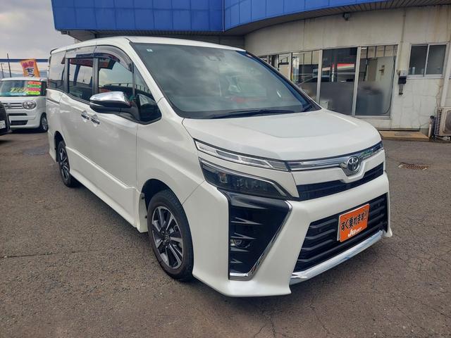 ヴォクシー ZS 煌III 4WD 純正9インチナビ TV バックカメラ フリップダウンモニター 両側パワースライドドア ビルトインETC 前後ドライブレコーダー スマートキー(6枚目)