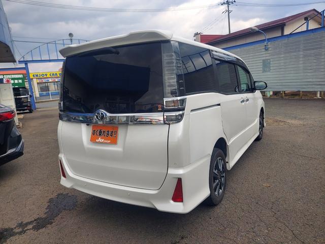 ヴォクシー ZS 煌III 4WD 純正9インチナビ TV バックカメラ フリップダウンモニター 両側パワースライドドア ビルトインETC 前後ドライブレコーダー スマートキー(8枚目)
