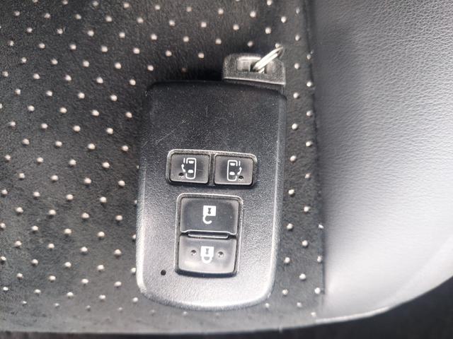 ヴォクシー ZS 煌III 4WD 純正9インチナビ TV バックカメラ フリップダウンモニター 両側パワースライドドア ビルトインETC 前後ドライブレコーダー スマートキー(15枚目)