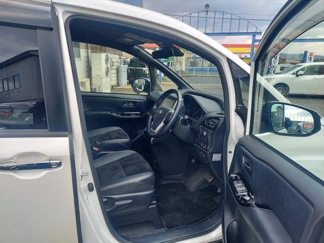 ヴォクシー ZS 煌III 4WD 純正9インチナビ TV バックカメラ フリップダウンモニター 両側パワースライドドア ビルトインETC 前後ドライブレコーダー スマートキー(16枚目)