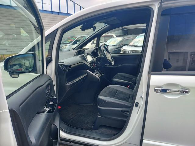 ヴォクシー ZS 煌III 4WD 純正9インチナビ TV バックカメラ フリップダウンモニター 両側パワースライドドア ビルトインETC 前後ドライブレコーダー スマートキー(17枚目)