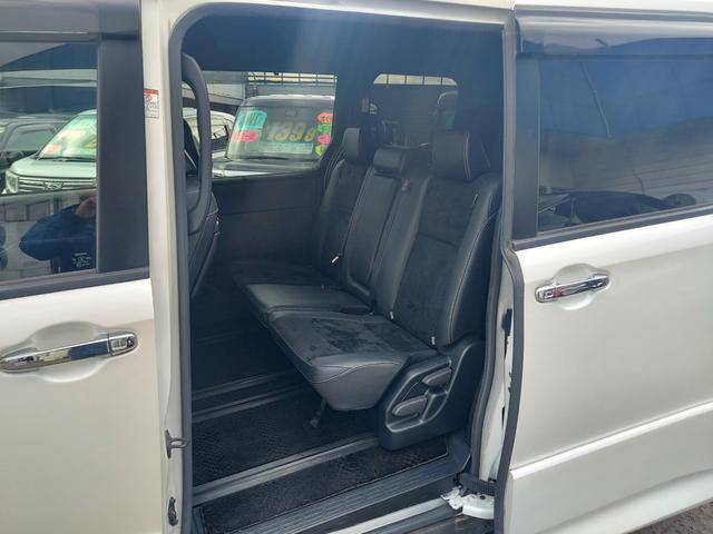 ヴォクシー ZS 煌III 4WD 純正9インチナビ TV バックカメラ フリップダウンモニター 両側パワースライドドア ビルトインETC 前後ドライブレコーダー スマートキー(19枚目)