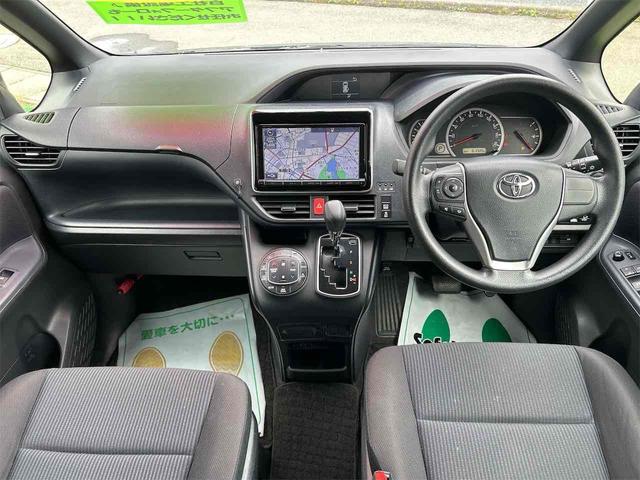 ノア Ｘ　４ＷＤ　ワンオーナー　ドライブレコーダー　ＥＴＣ　バックカメラ　ナビ　ＴＶ　両側電動スライドドア　オートライト　ＬＥＤヘッドランプ　スマートキー　アイドリングストップ　電動格納ミラー　３列シート（2枚目）