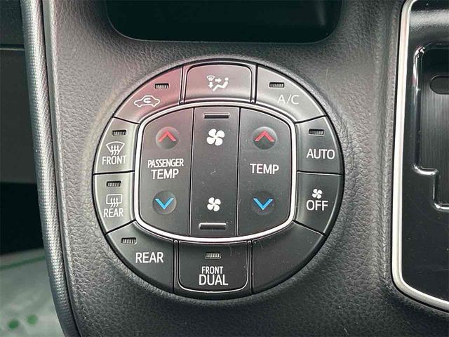 ノア Ｘ　４ＷＤ　ワンオーナー　ドライブレコーダー　ＥＴＣ　バックカメラ　ナビ　ＴＶ　両側電動スライドドア　オートライト　ＬＥＤヘッドランプ　スマートキー　アイドリングストップ　電動格納ミラー　３列シート（6枚目）