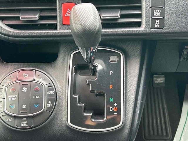 ノア Ｘ　４ＷＤ　ワンオーナー　ドライブレコーダー　ＥＴＣ　バックカメラ　ナビ　ＴＶ　両側電動スライドドア　オートライト　ＬＥＤヘッドランプ　スマートキー　アイドリングストップ　電動格納ミラー　３列シート（7枚目）