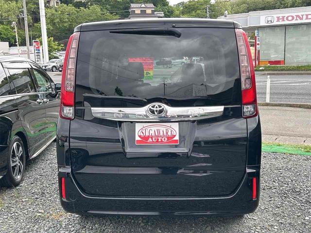 ノア Ｘ　４ＷＤ　ワンオーナー　ドライブレコーダー　ＥＴＣ　バックカメラ　ナビ　ＴＶ　両側電動スライドドア　オートライト　ＬＥＤヘッドランプ　スマートキー　アイドリングストップ　電動格納ミラー　３列シート（15枚目）