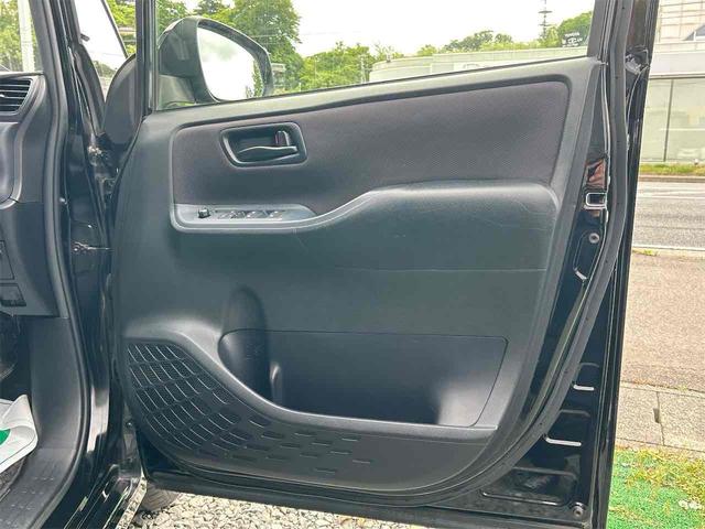 ノア Ｘ　４ＷＤ　ワンオーナー　ドライブレコーダー　ＥＴＣ　バックカメラ　ナビ　ＴＶ　両側電動スライドドア　オートライト　ＬＥＤヘッドランプ　スマートキー　アイドリングストップ　電動格納ミラー　３列シート（29枚目）