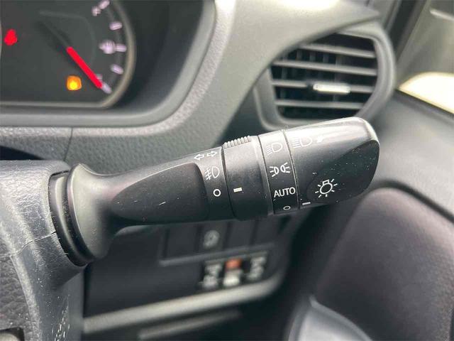 ノア Ｘ　４ＷＤ　ワンオーナー　ドライブレコーダー　ＥＴＣ　バックカメラ　ナビ　ＴＶ　両側電動スライドドア　オートライト　ＬＥＤヘッドランプ　スマートキー　アイドリングストップ　電動格納ミラー　３列シート（31枚目）