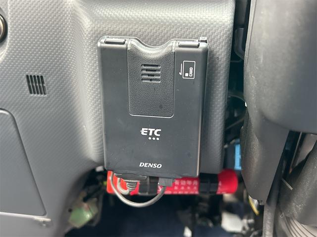 エルフトラック カスタム　４ＷＤ　トラック　５ＭＴ　レーンアシスト　ＥＴＣ　ナビ　バックカメラ　スマートキー　アイドリングストップ　電動格納ミラー　アルミホイール　ＡＢＳ　ＥＳＣ　エアコン　パワーウィンドウ　運転席エアバッグ（11枚目）
