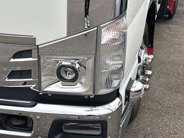 エルフトラック カスタム　４ＷＤ　トラック　５ＭＴ　レーンアシスト　ＥＴＣ　ナビ　バックカメラ　スマートキー　アイドリングストップ　電動格納ミラー　アルミホイール　ＡＢＳ　ＥＳＣ　エアコン　パワーウィンドウ　運転席エアバッグ（15枚目）