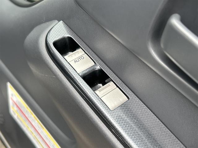 エルフトラック カスタム　４ＷＤ　トラック　５ＭＴ　レーンアシスト　ＥＴＣ　ナビ　バックカメラ　スマートキー　アイドリングストップ　電動格納ミラー　アルミホイール　ＡＢＳ　ＥＳＣ　エアコン　パワーウィンドウ　運転席エアバッグ（21枚目）