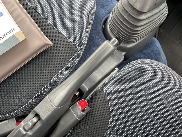 エルフトラック カスタム　４ＷＤ　トラック　５ＭＴ　レーンアシスト　ＥＴＣ　ナビ　バックカメラ　スマートキー　アイドリングストップ　電動格納ミラー　アルミホイール　ＡＢＳ　ＥＳＣ　エアコン　パワーウィンドウ　運転席エアバッグ（26枚目）